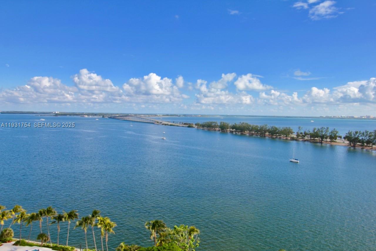 2451 Brickell Ave #16J