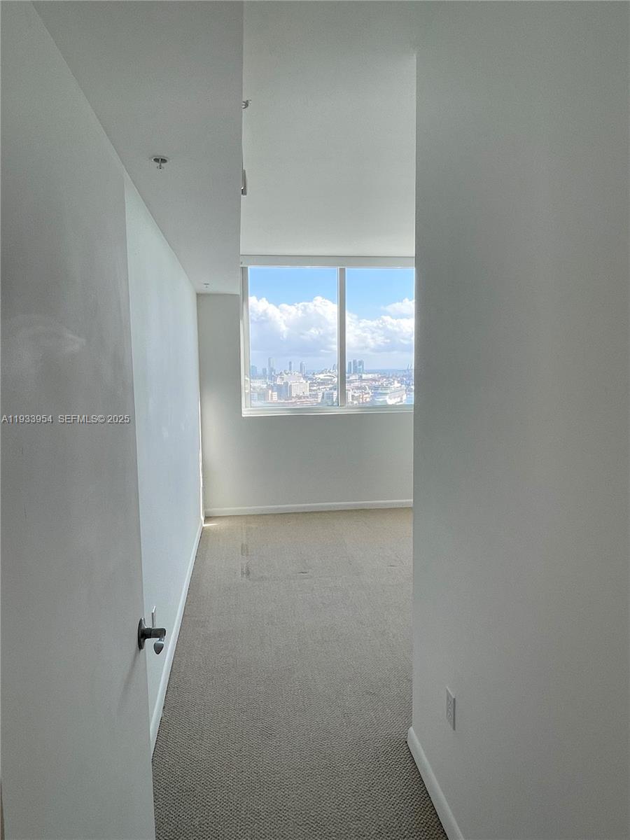 image Vizcayne South21