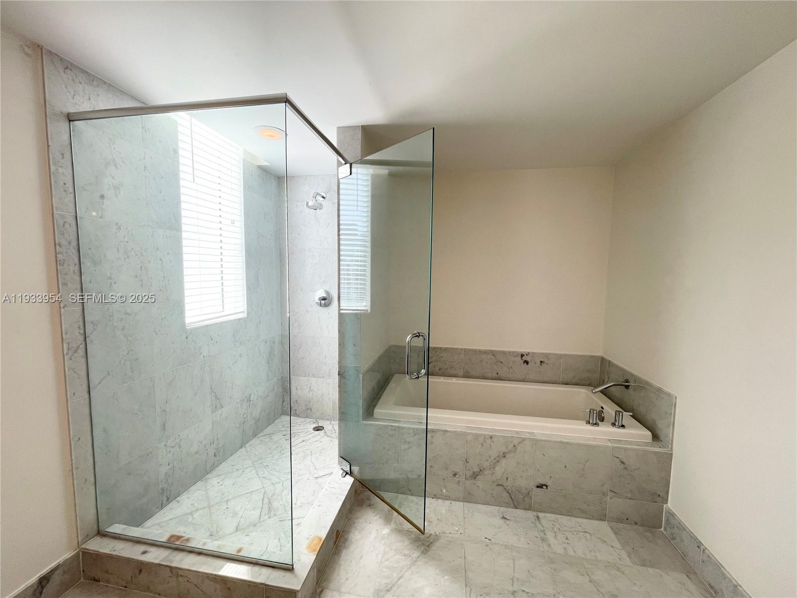 image Vizcayne South33