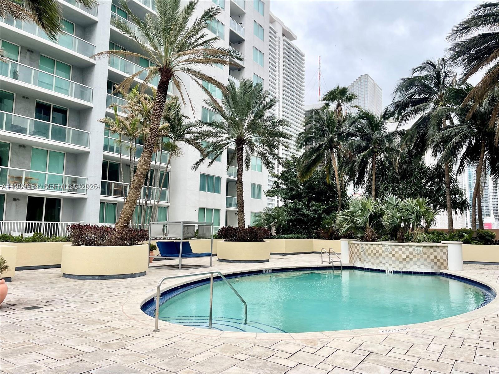 image Vizcayne South45