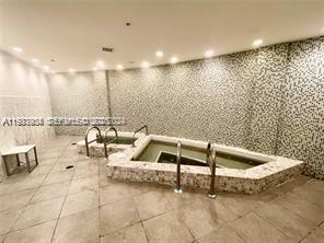 image Vizcayne South55