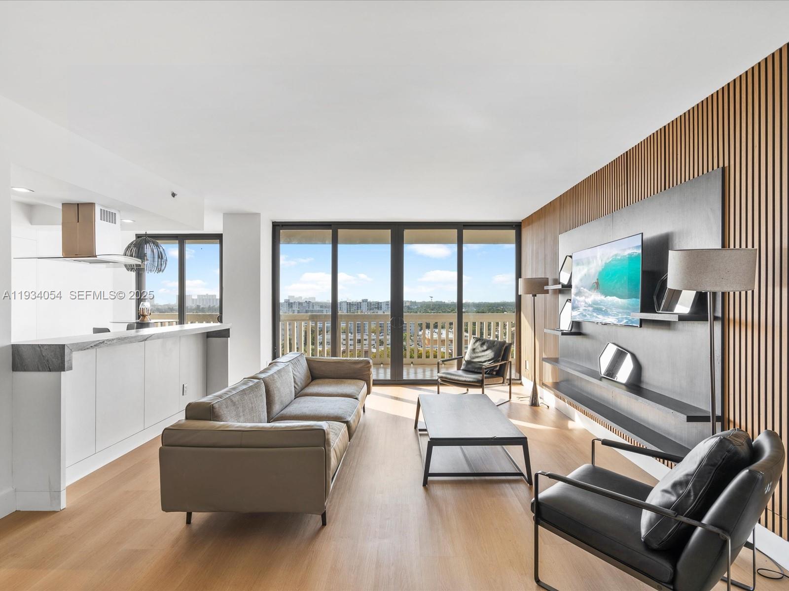 2000 Island Blvd #903