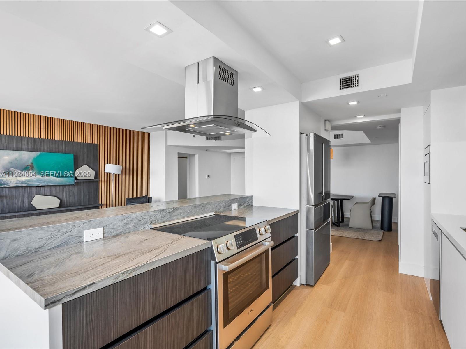 2000 Island Blvd #903 Aventura, FL 33160