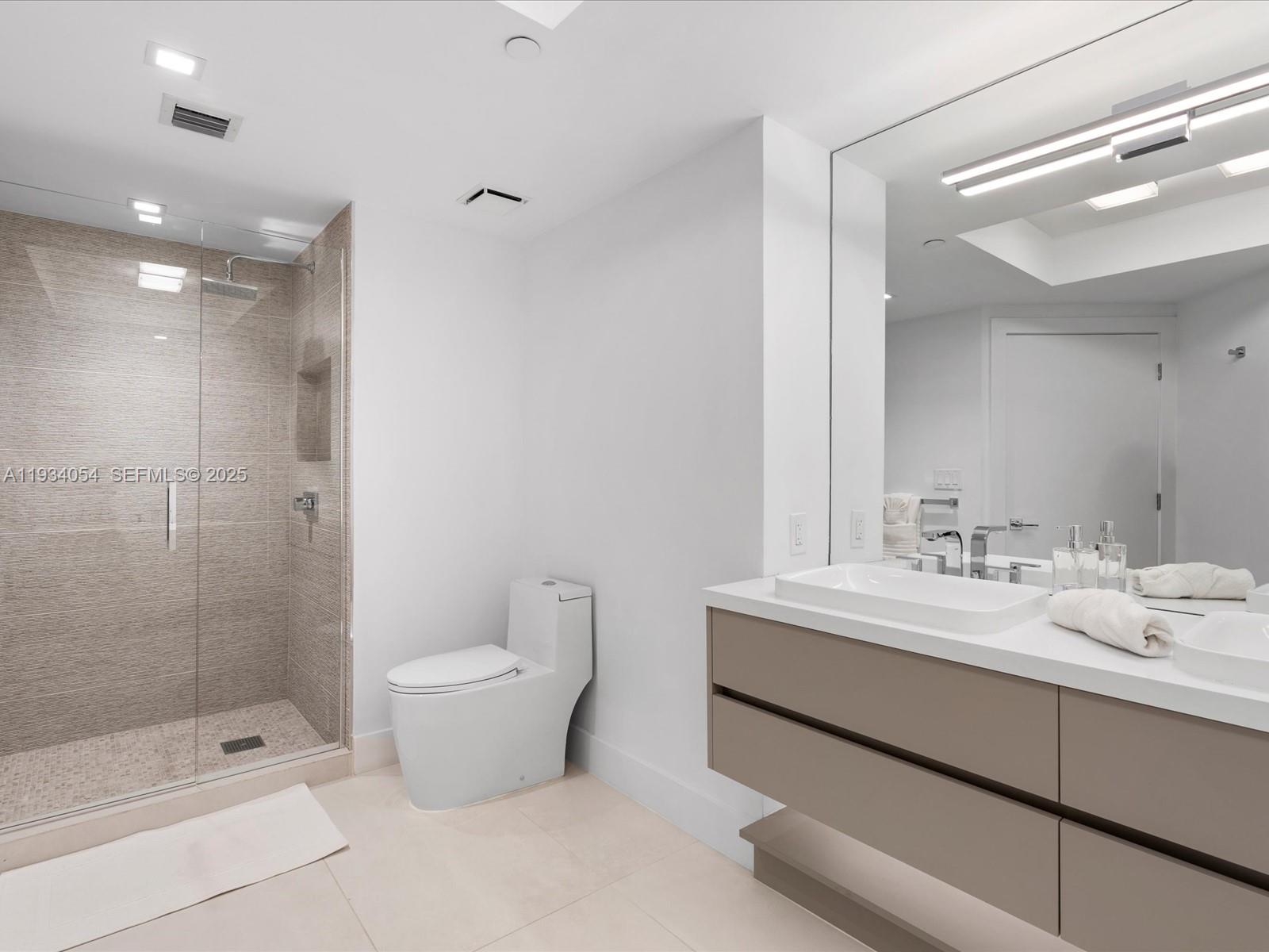 2000 Island Blvd #903 Aventura, FL 33160