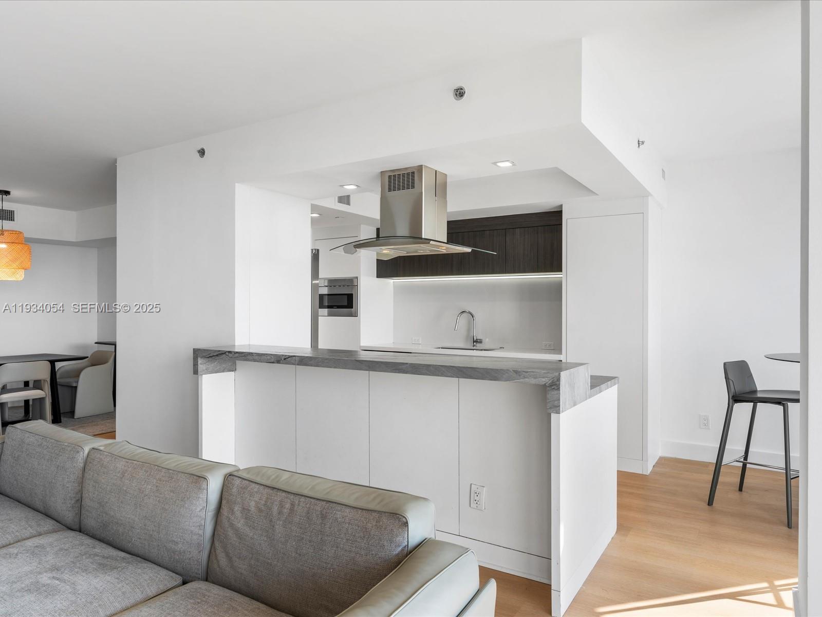 2000 Island Blvd #903 Aventura, FL 33160