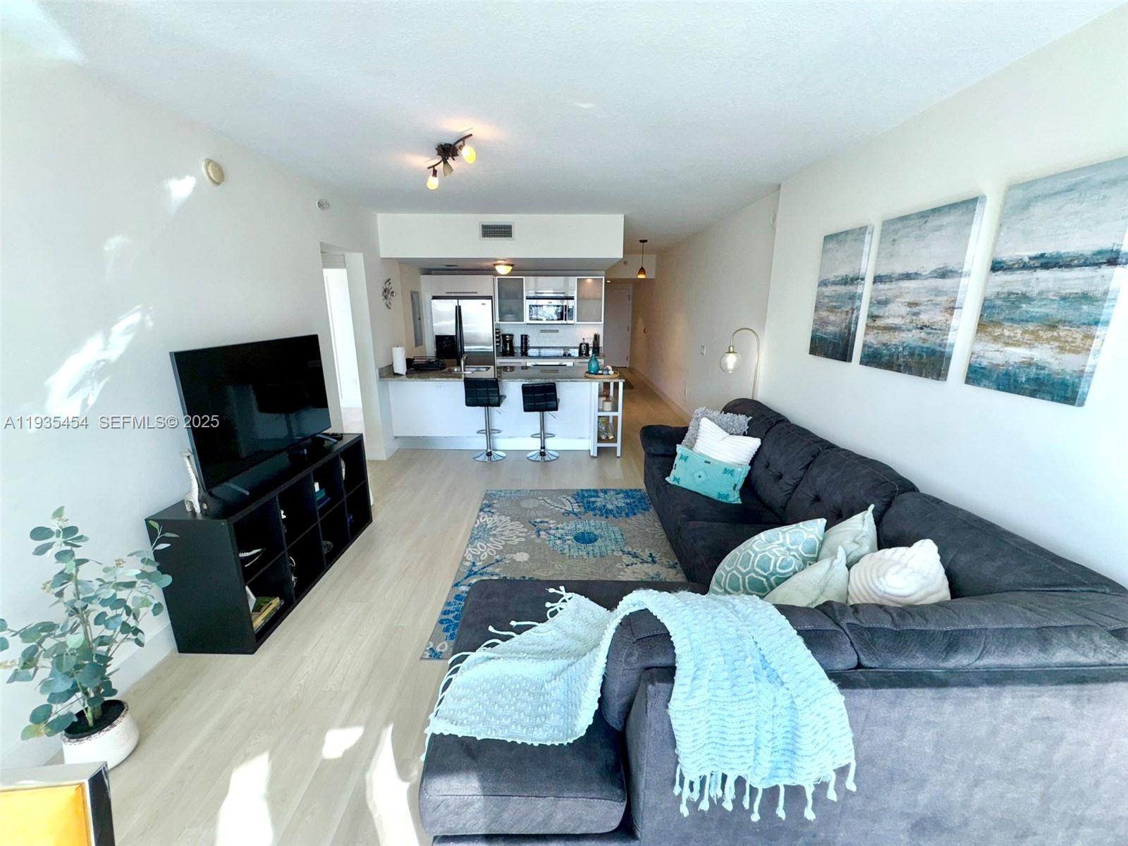 image Latitude on the River10