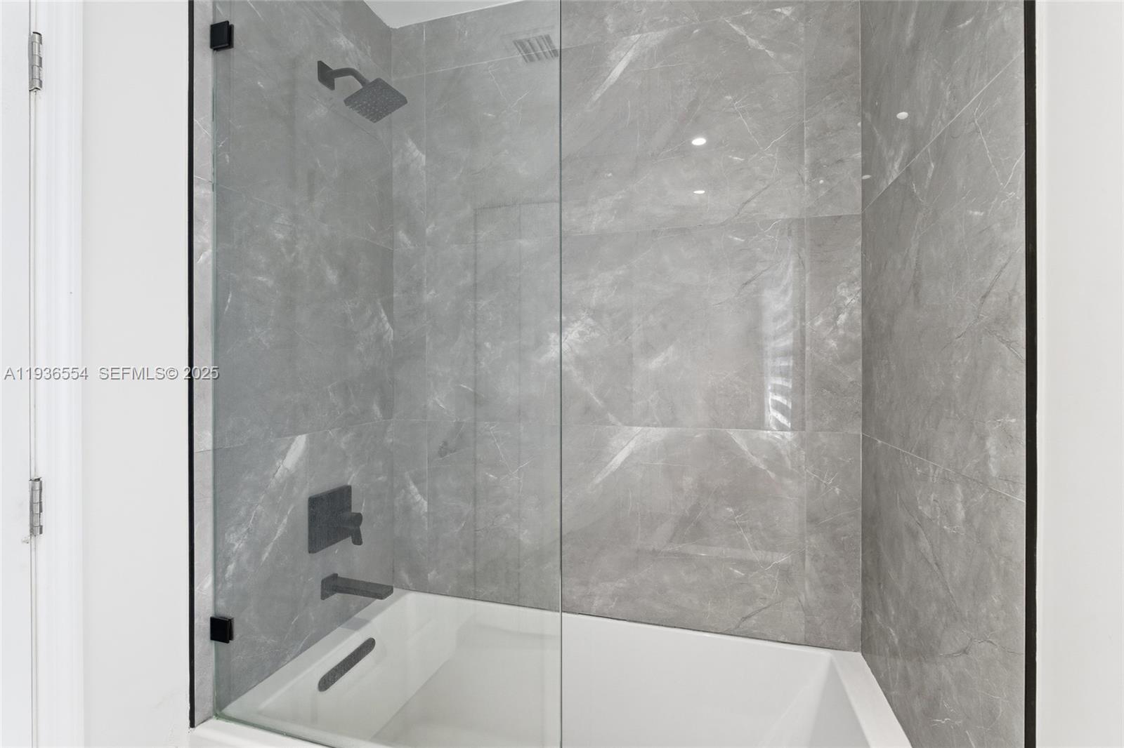 3135 Ne 211st St Aventura, FL 33180