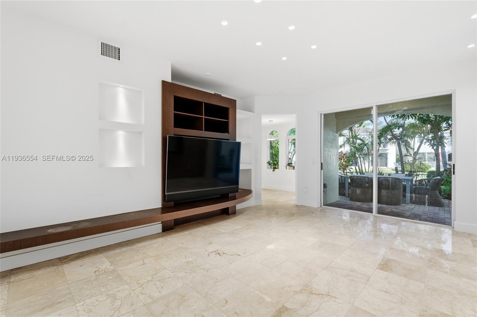 3135 Ne 211st St Aventura, FL 33180