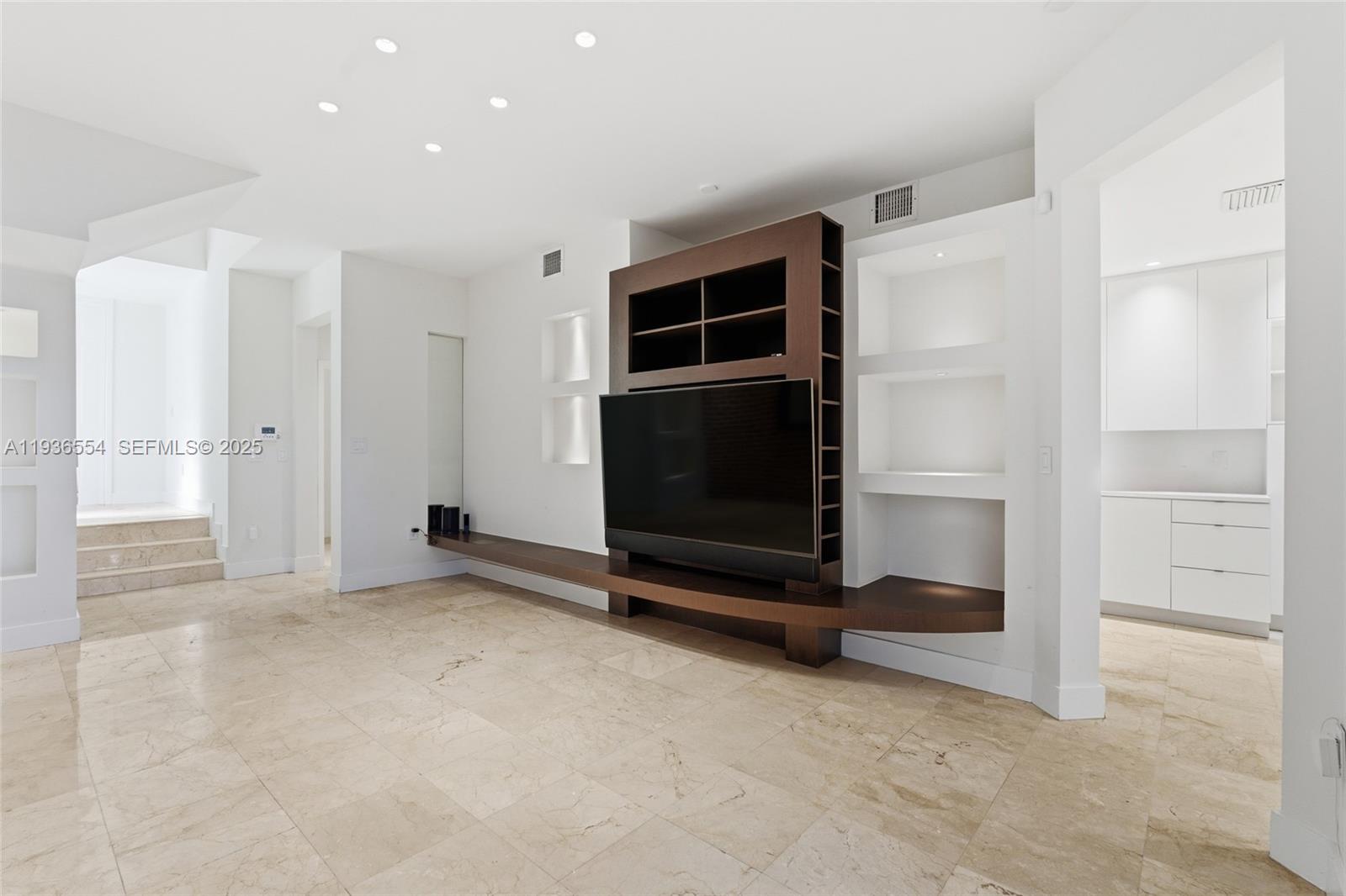 3135 Ne 211st St Aventura, FL 33180