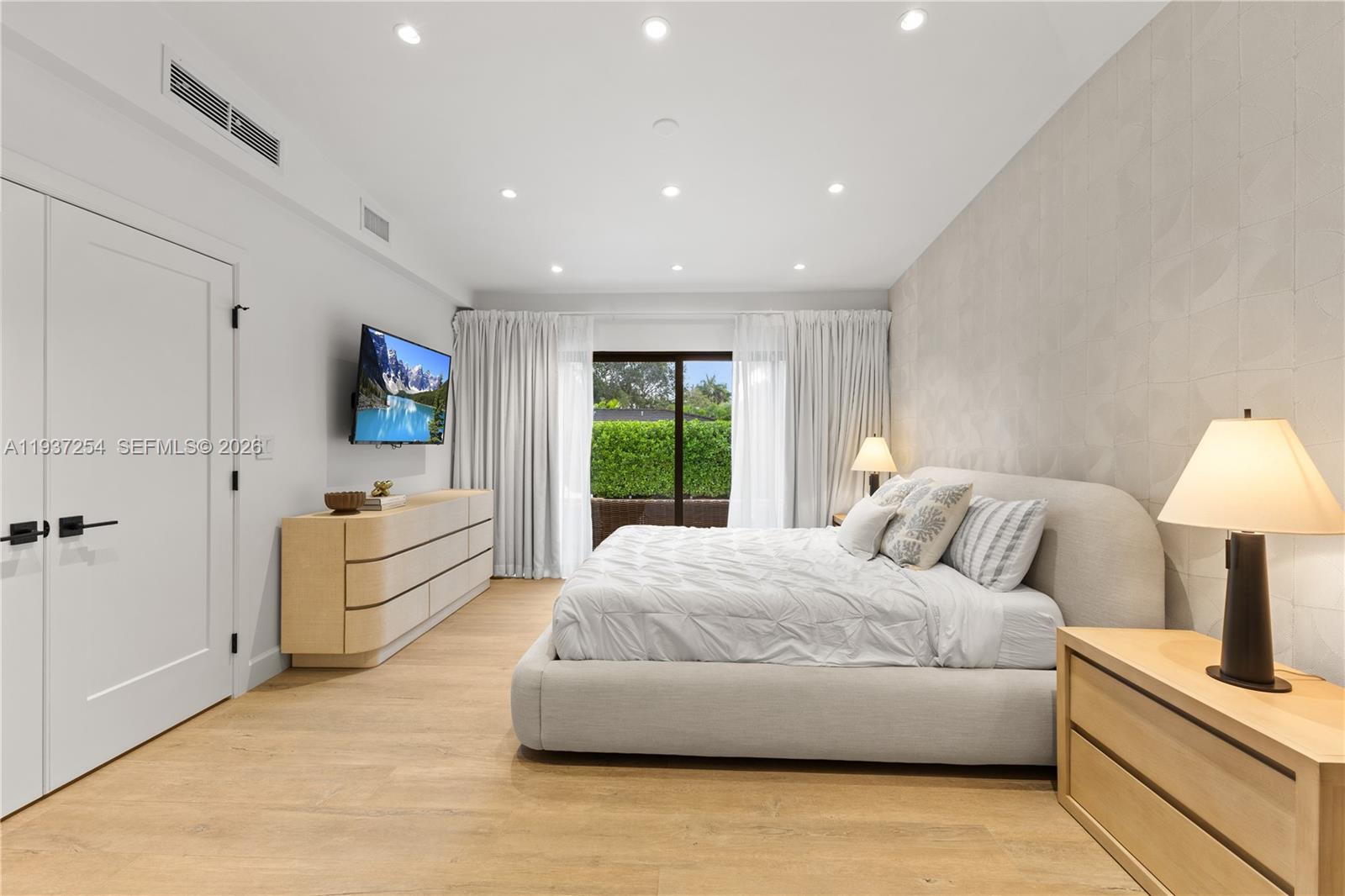 800 NE 72nd St Miami, FL 33138