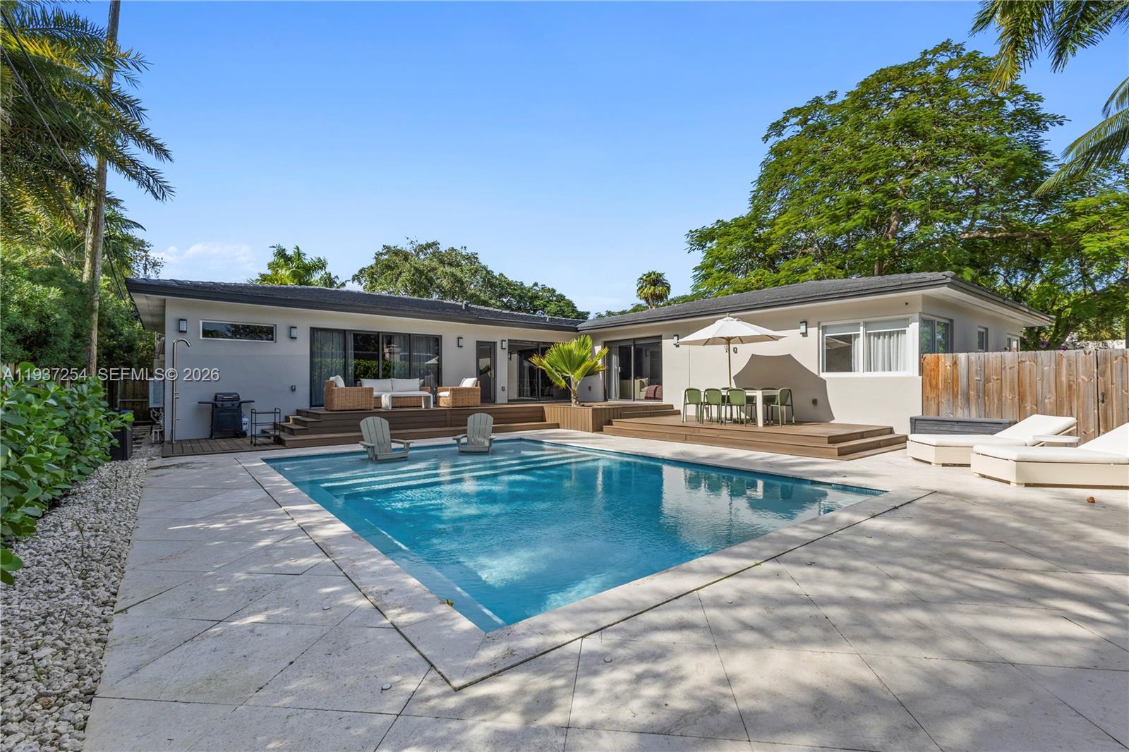 800 NE 72nd St Miami, FL 33138