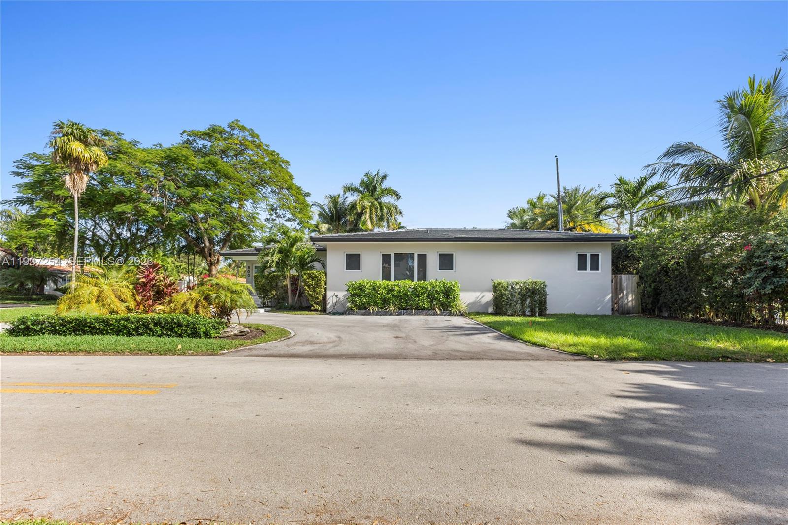 800 NE 72nd St Miami, FL 33138