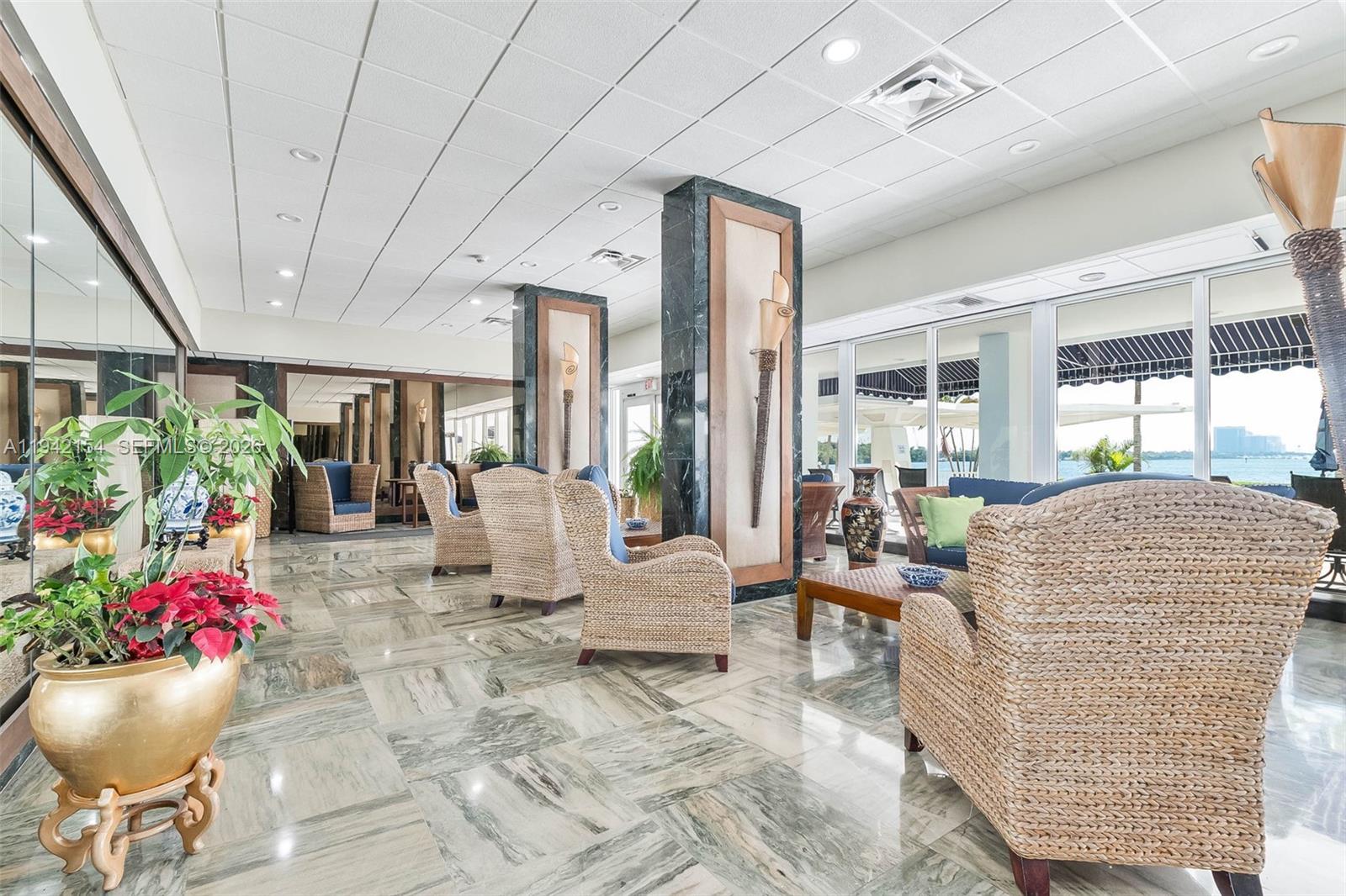 image Arlen House West8