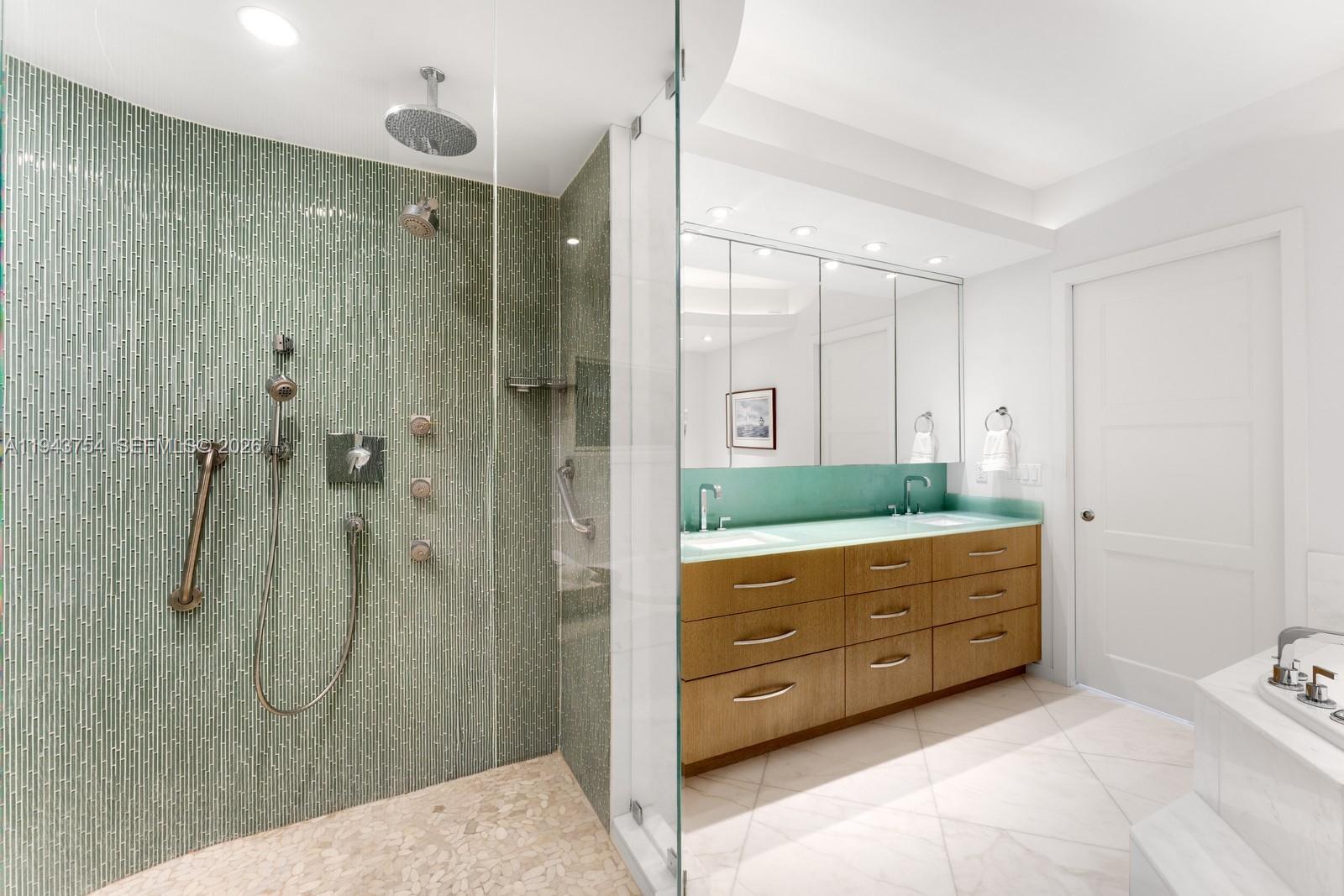 791 Crandon Blvd #603 Key Biscayne, FL 33149