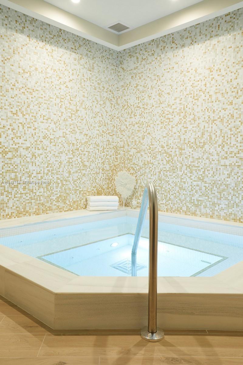 791 Crandon Blvd #603 Key Biscayne, FL 33149