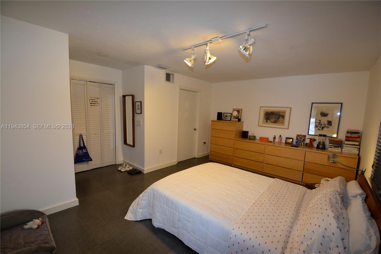 5210 NW 5th Ave Miami, FL 33127