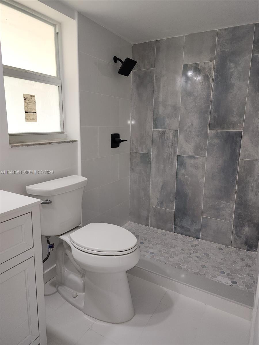 2931 E Sunrise Lks Dr #205 Sunrise, FL 33322