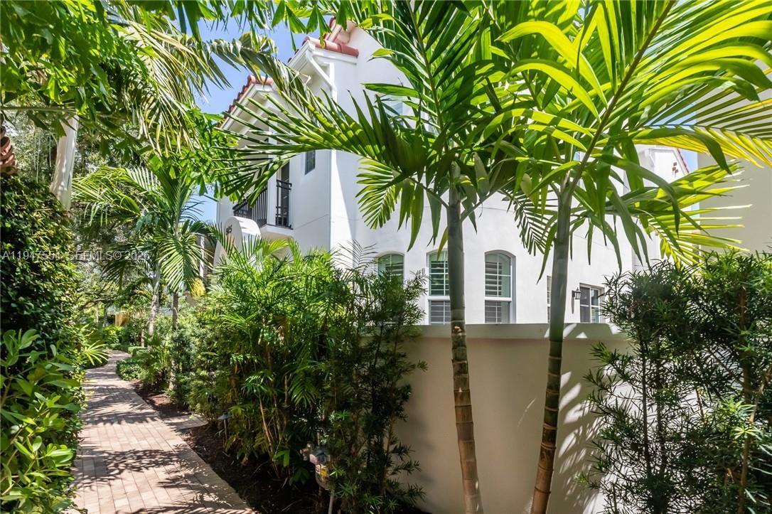 918 NE 17th Way Fort Lauderdale, FL 33304