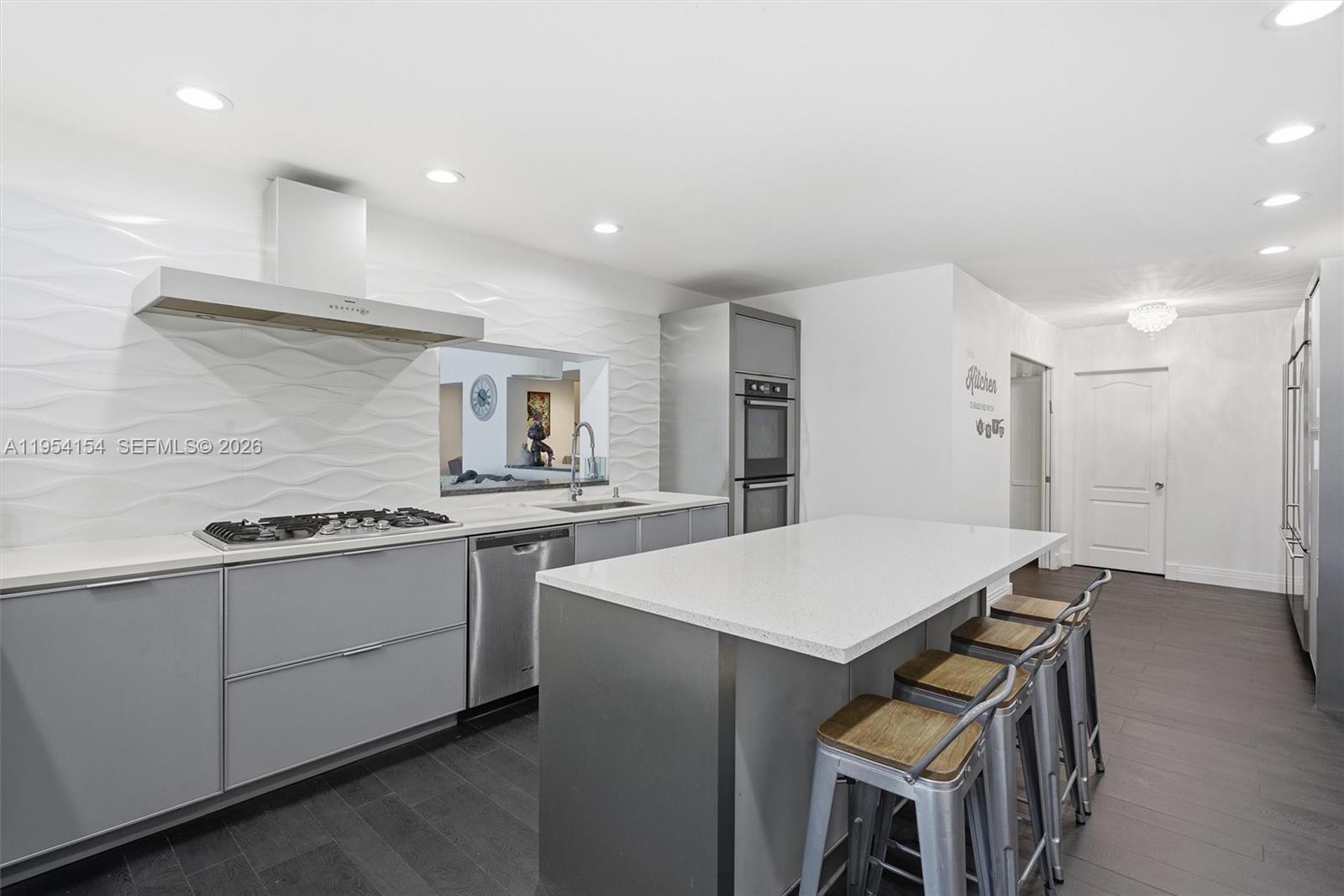 1895 NE 118th Rd North Miami, FL 33181