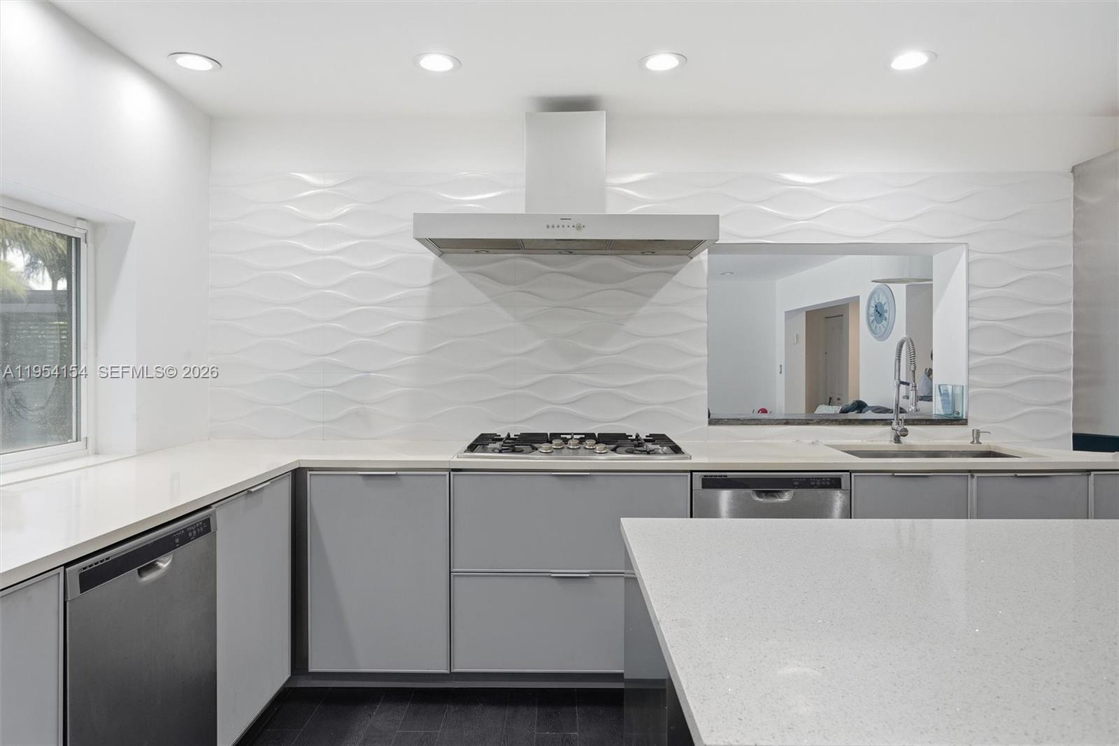 1895 NE 118th Rd North Miami, FL 33181