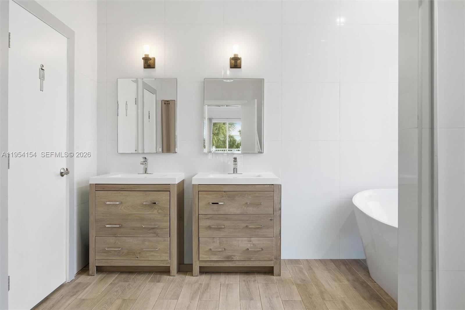 1895 NE 118th Rd North Miami, FL 33181