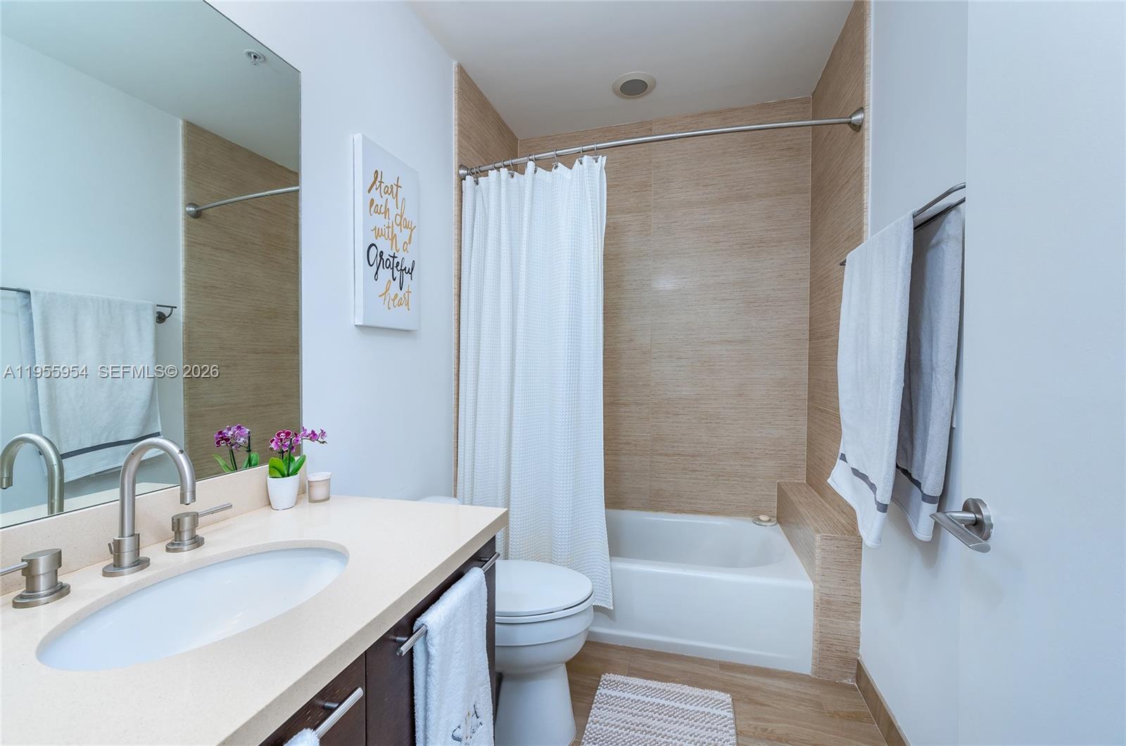 image Eloquence on the Bay15