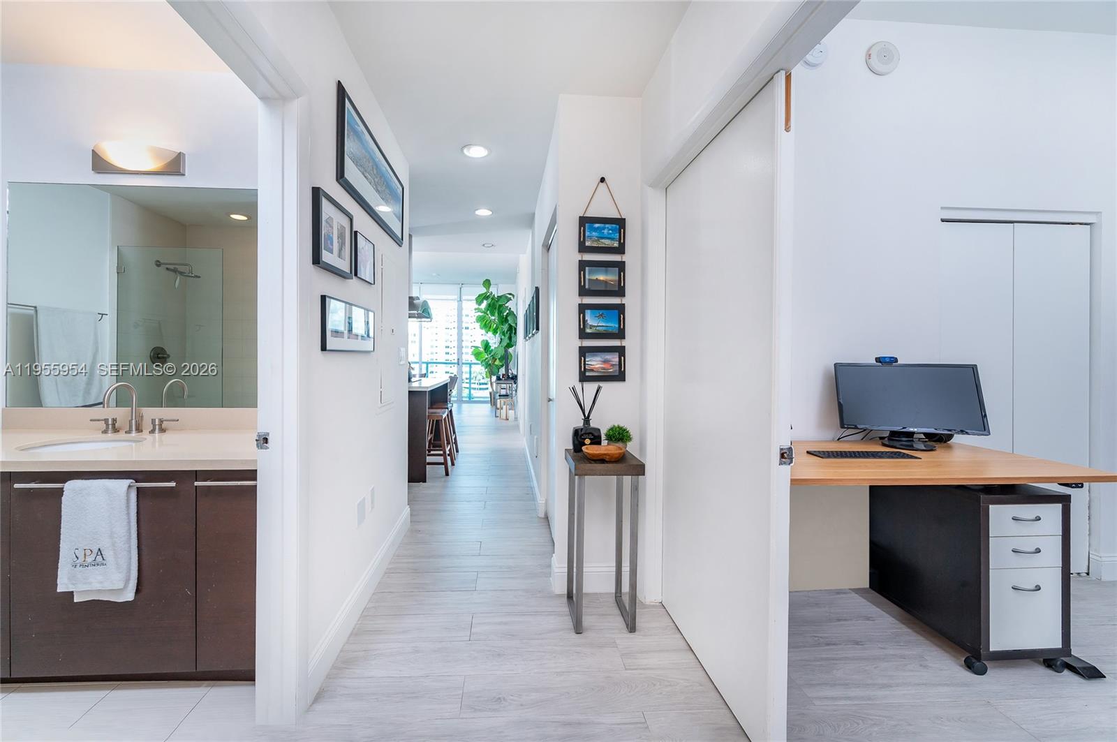 image Eloquence on the Bay18