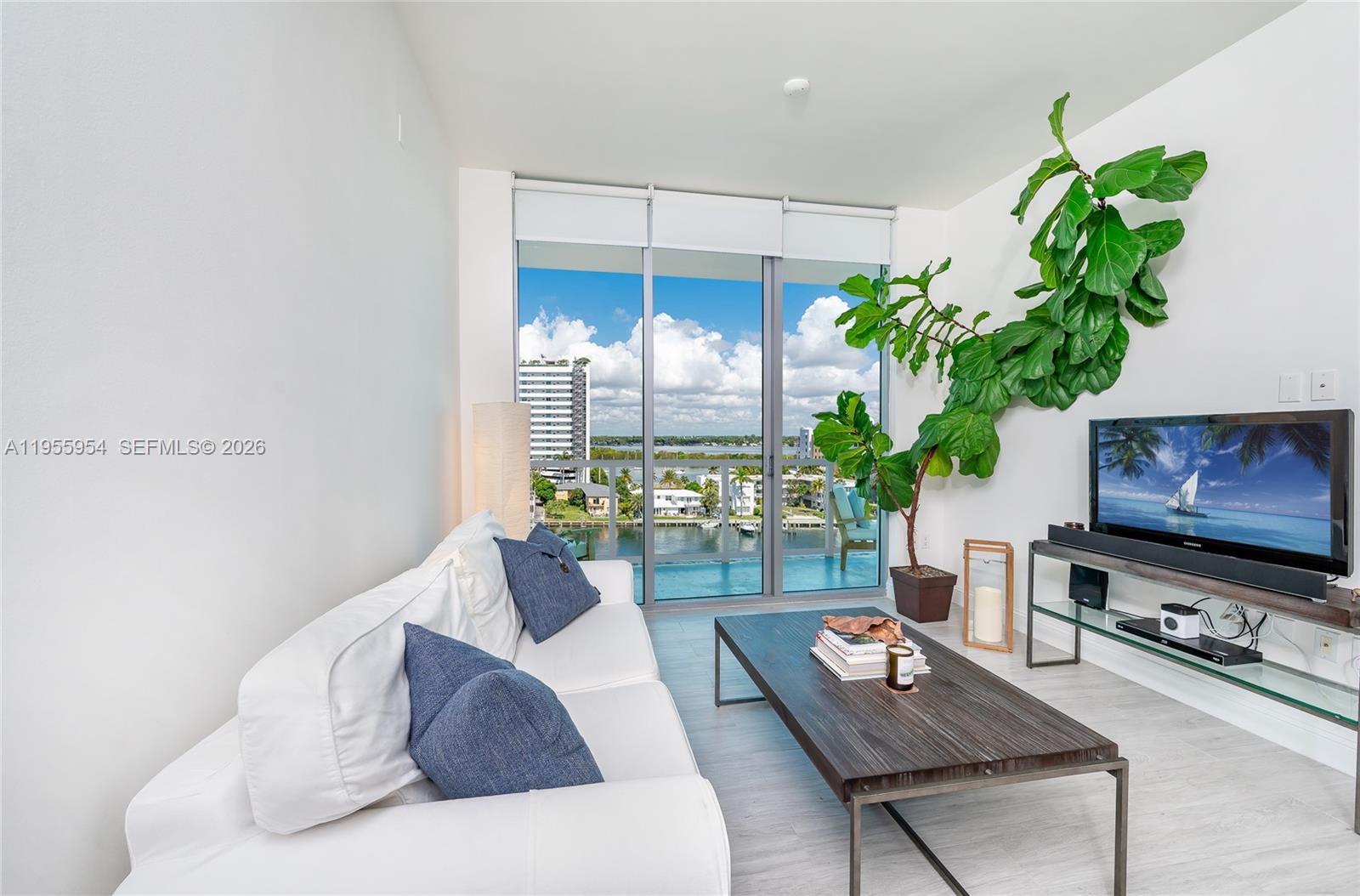 image Eloquence on the Bay1