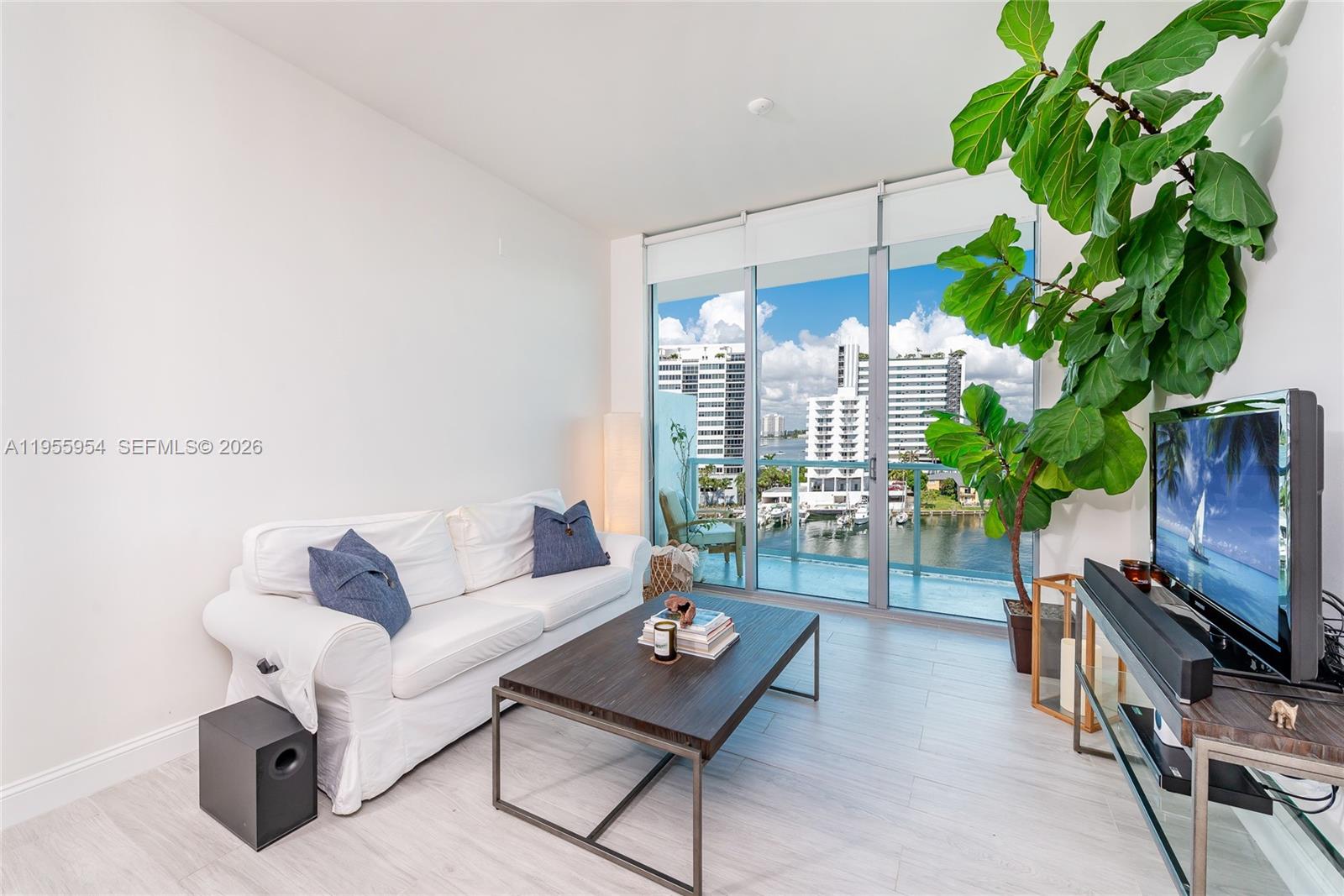 image Eloquence on the Bay2