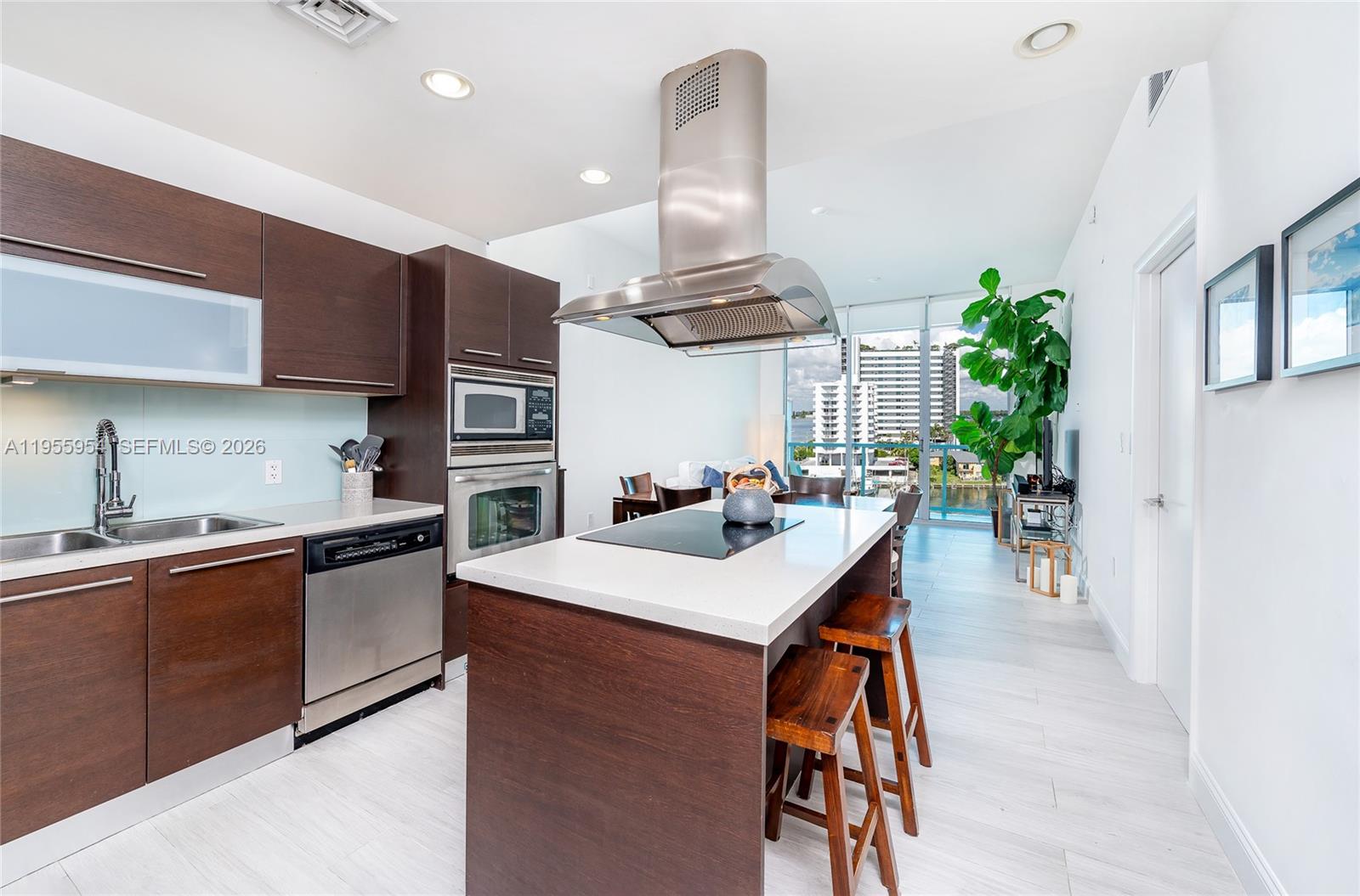 image Eloquence on the Bay5