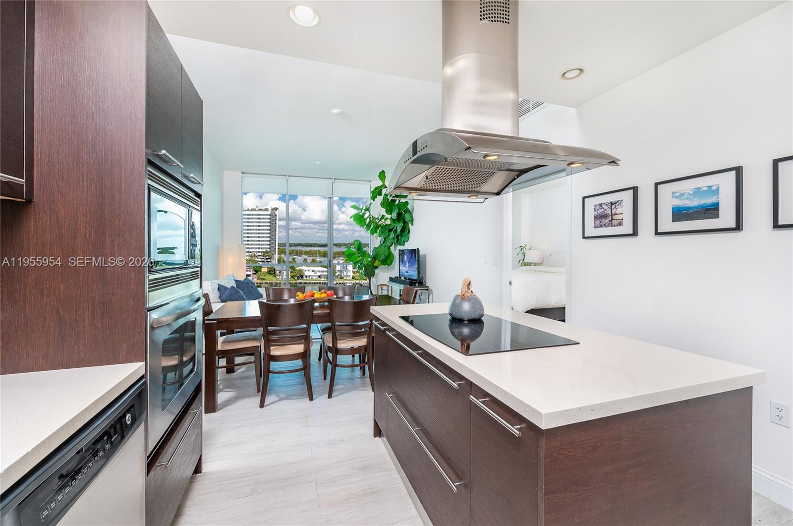 image Eloquence on the Bay6