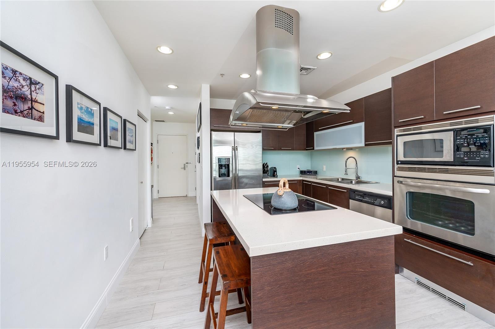 image Eloquence on the Bay8