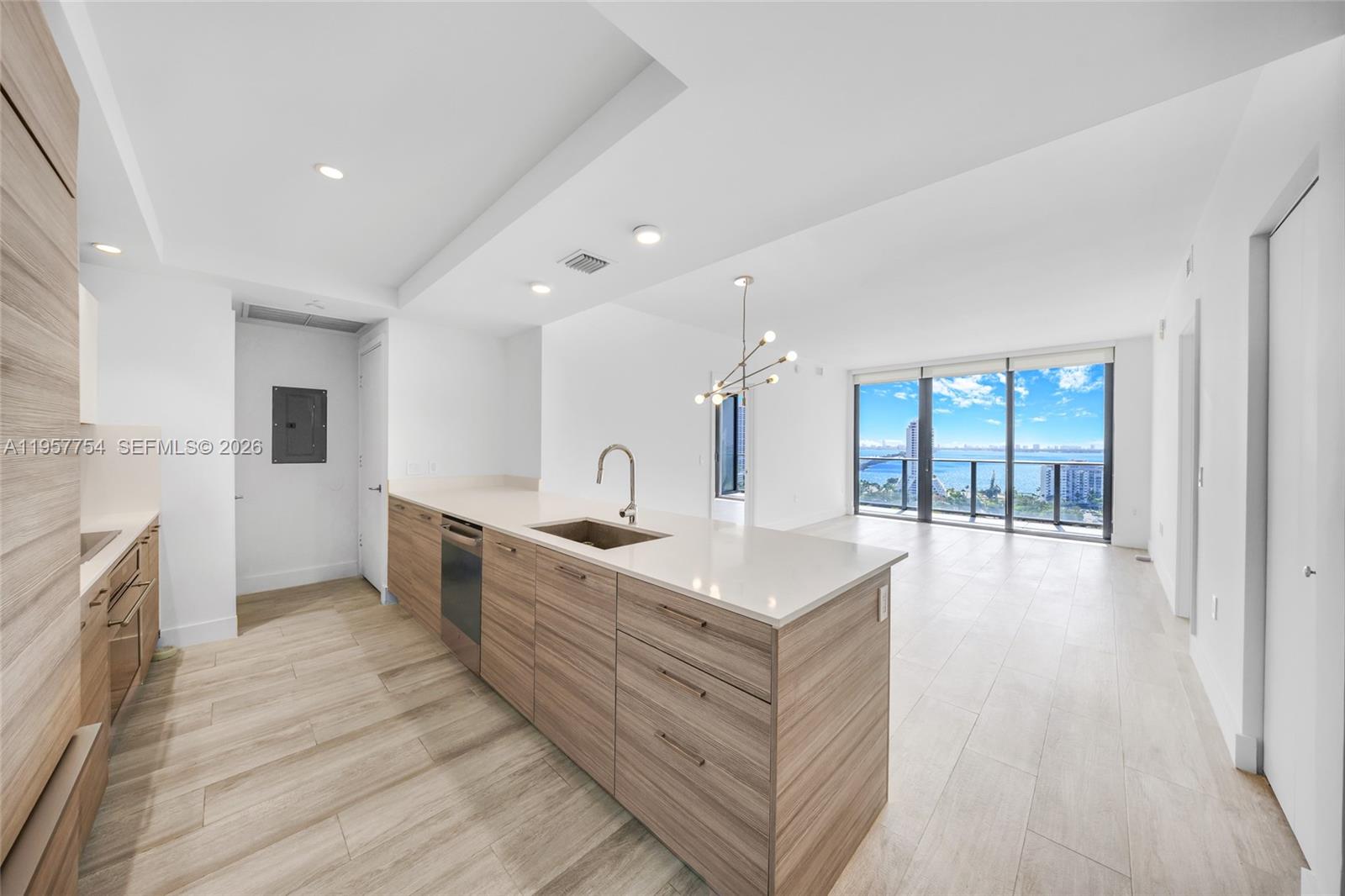 121 NE 34th St #1807