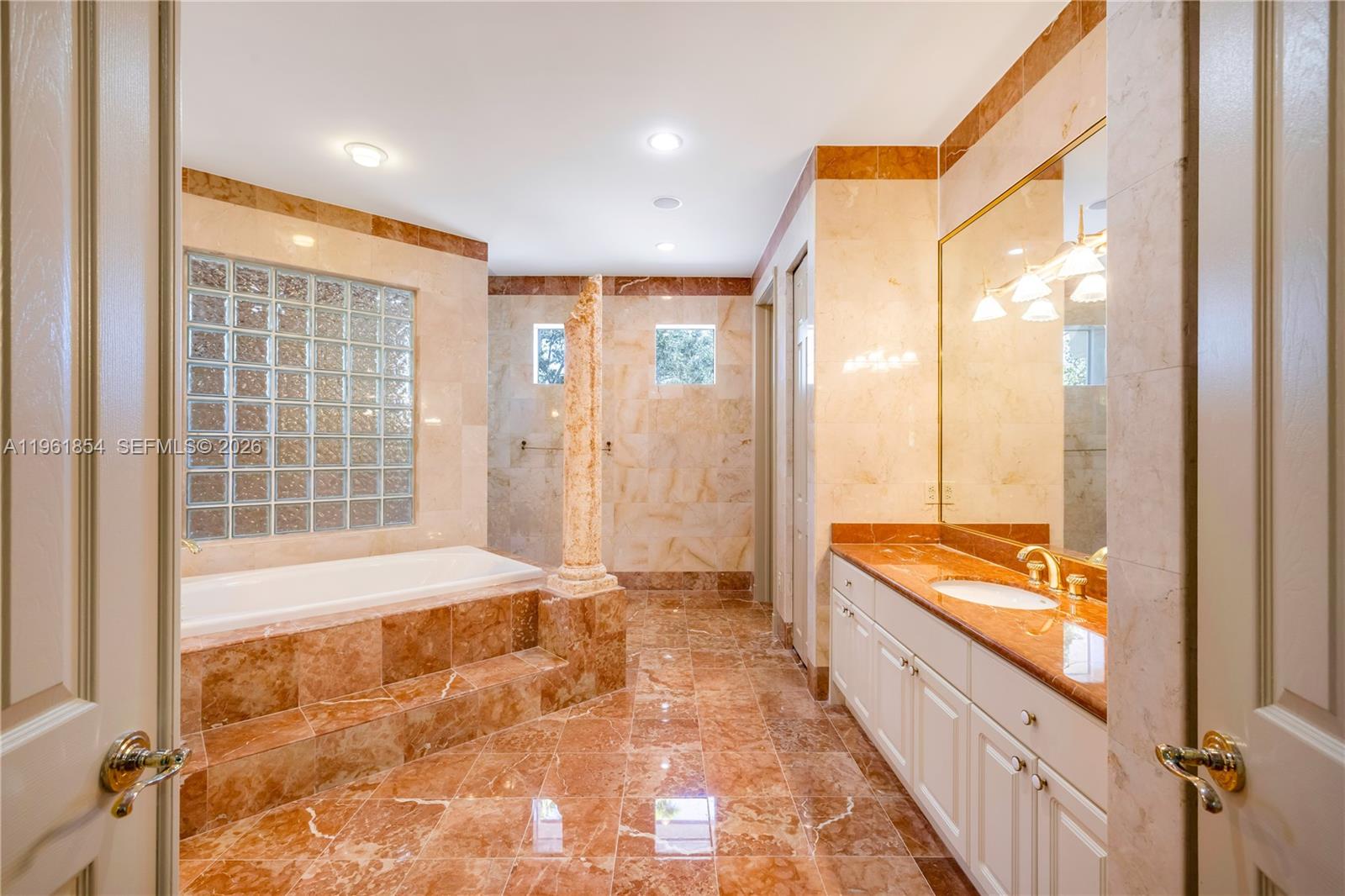 129 Gavilan Ave Coral Gables, FL 33143