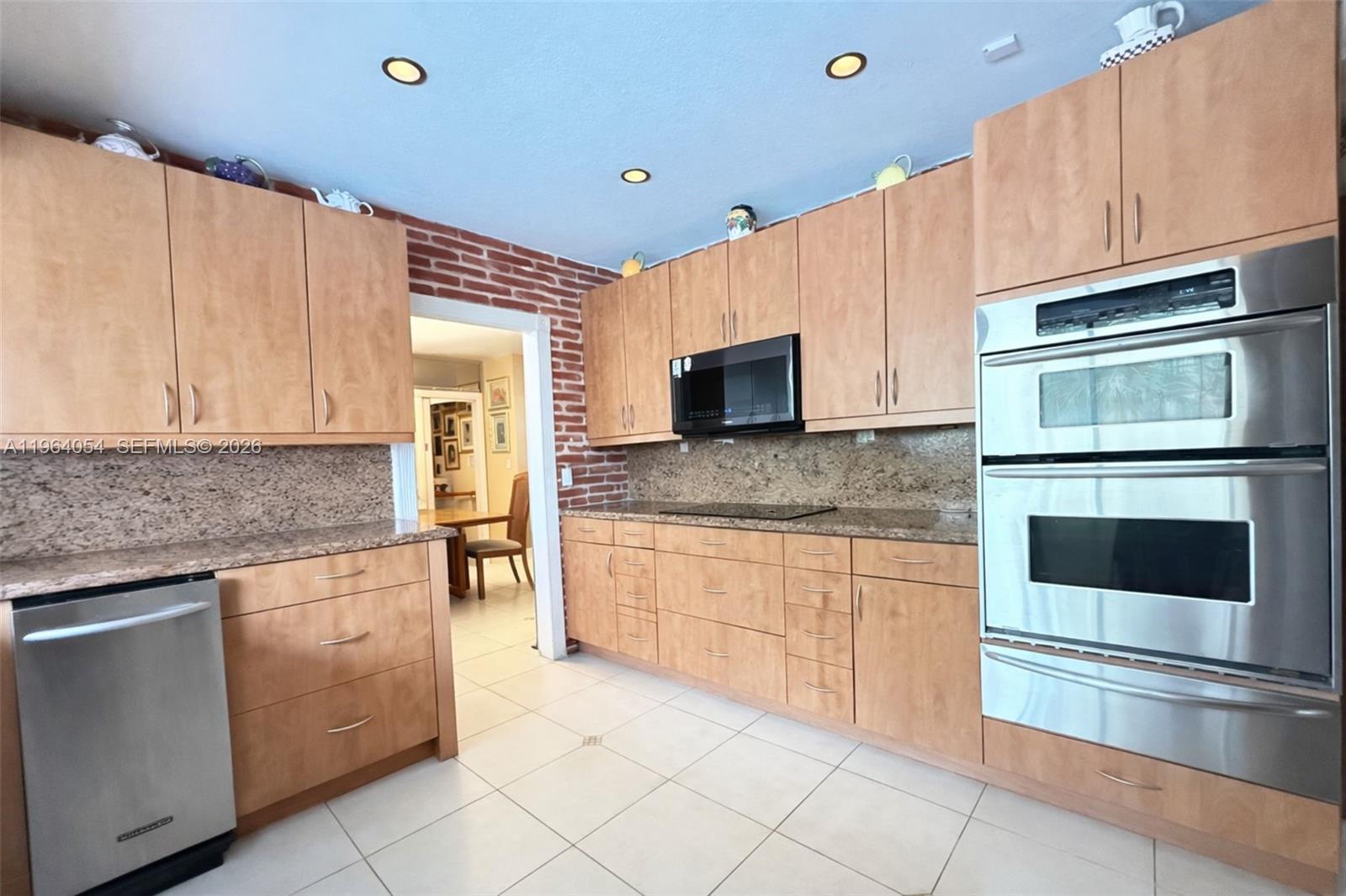 9761 SW 148th St Miami, FL 33176