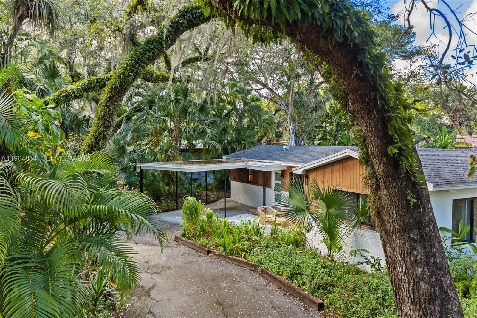 1745 NE 137th Ter North Miami, FL 33181