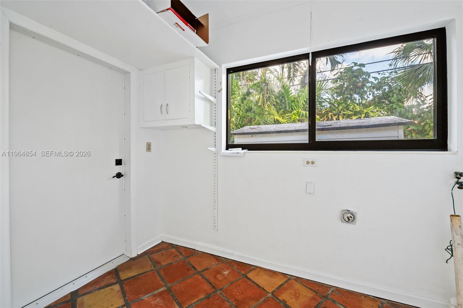 1745 NE 137th Ter North Miami, FL 33181