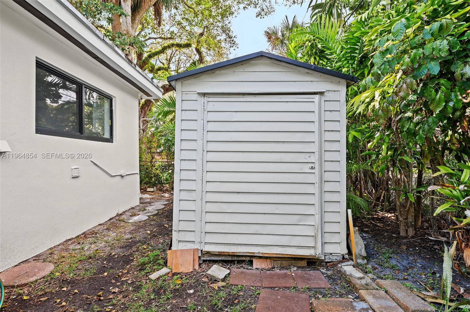 1745 NE 137th Ter North Miami, FL 33181