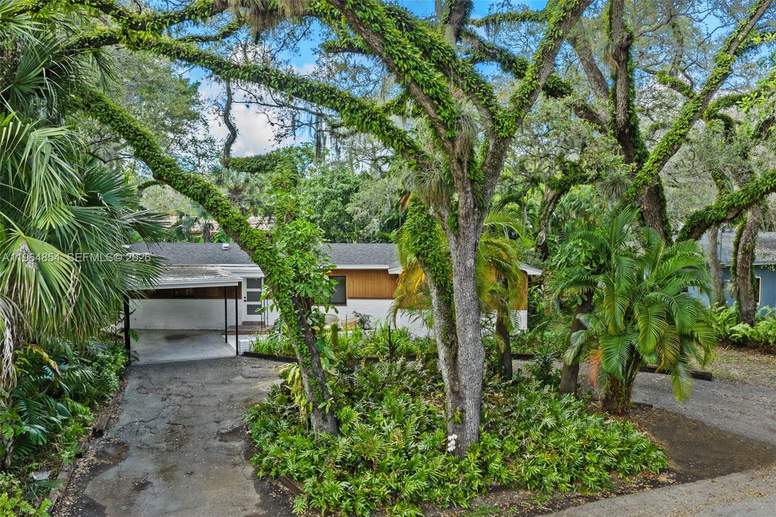 1745 NE 137th Ter North Miami, FL 33181