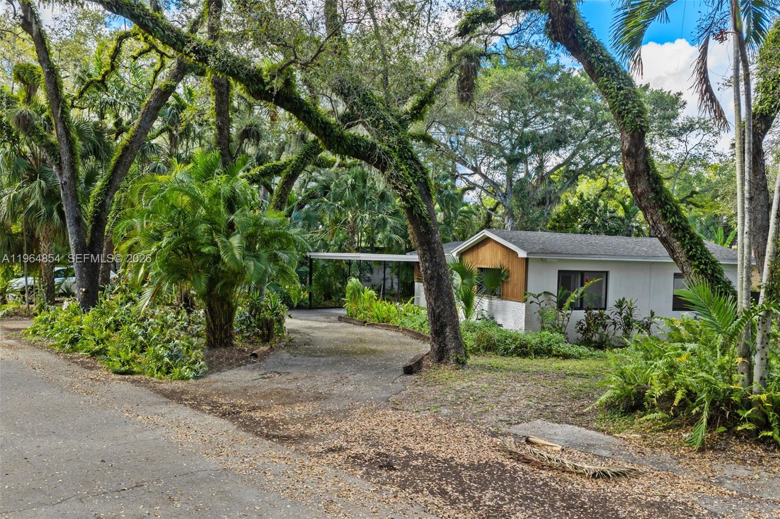 1745 NE 137th Ter North Miami, FL 33181