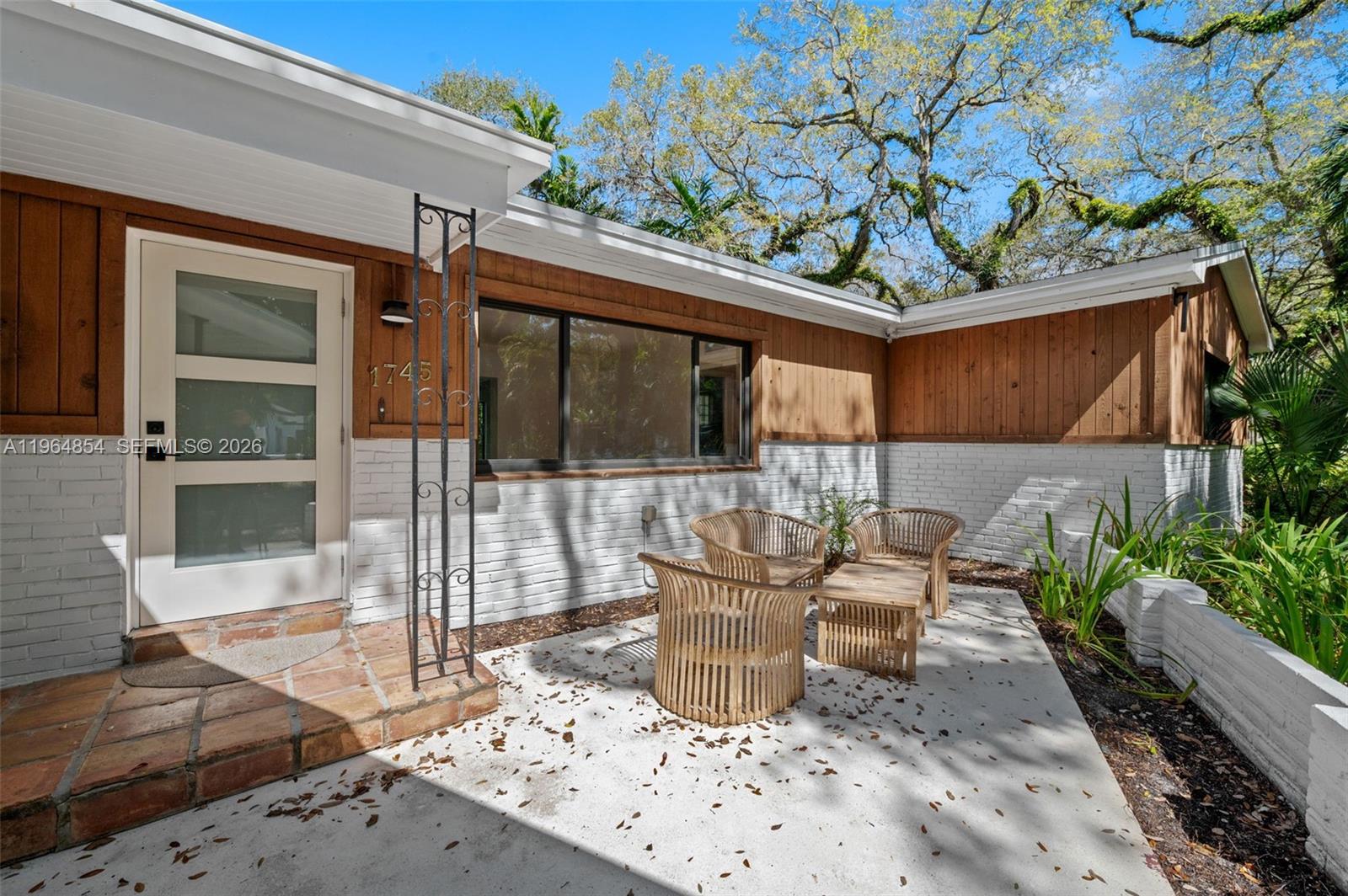 1745 NE 137th Ter North Miami, FL 33181