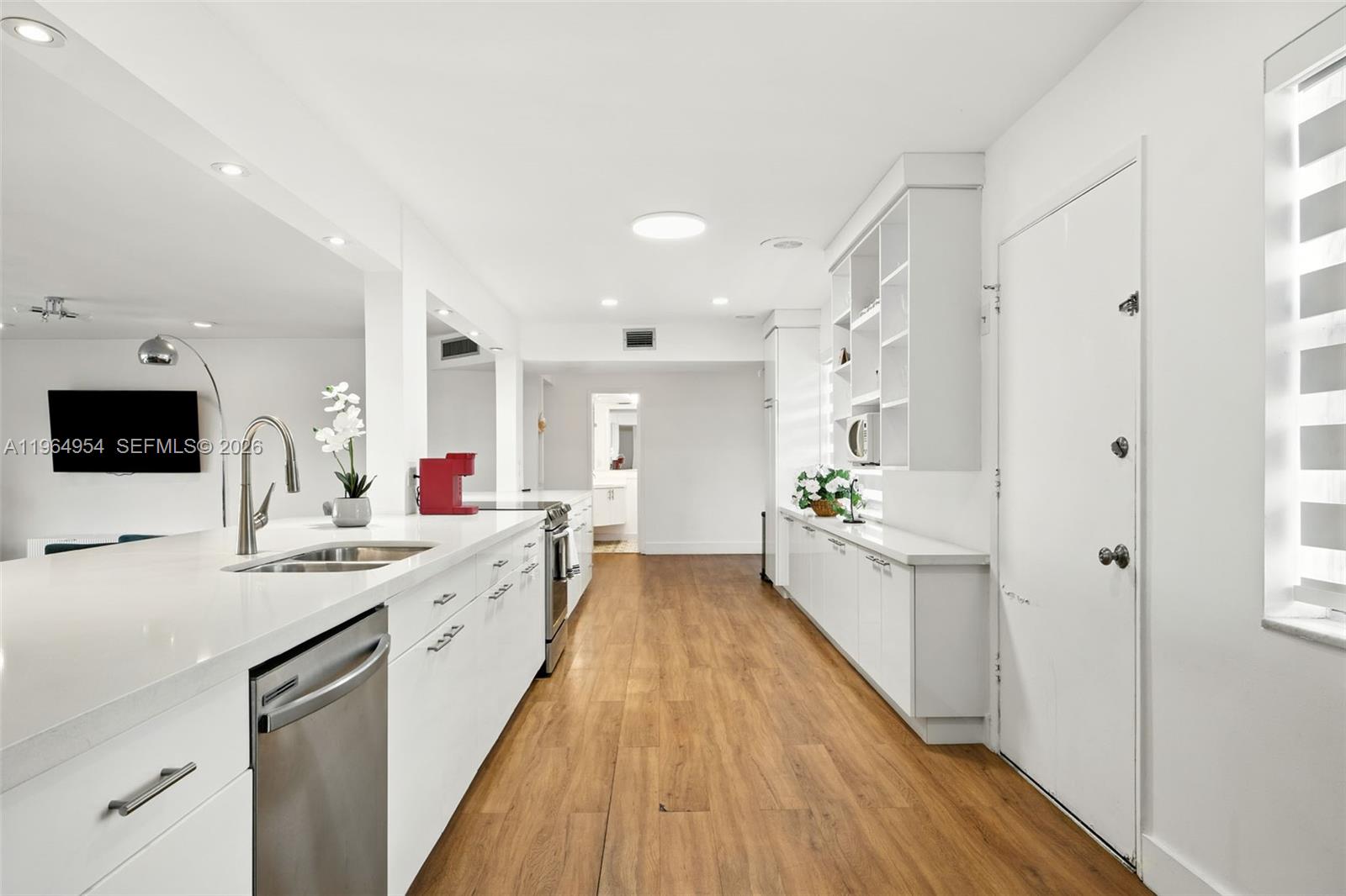 1350 NE 191st St #B307 Miami, FL 33179