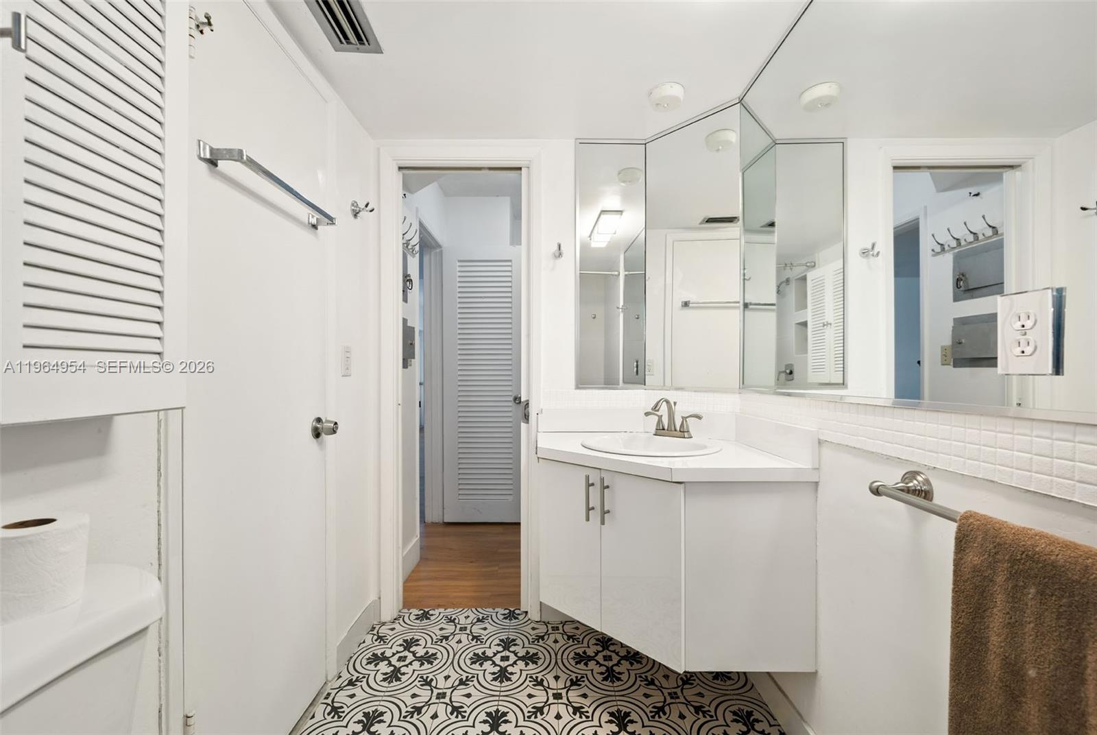 1350 NE 191st St #B307 Miami, FL 33179