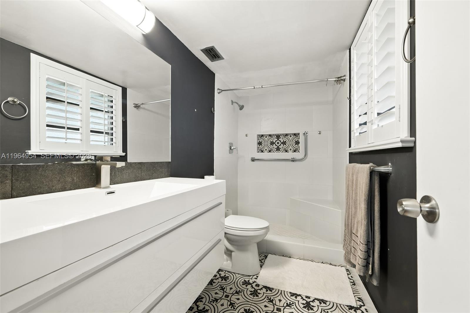 1350 NE 191st St #B307 Miami, FL 33179