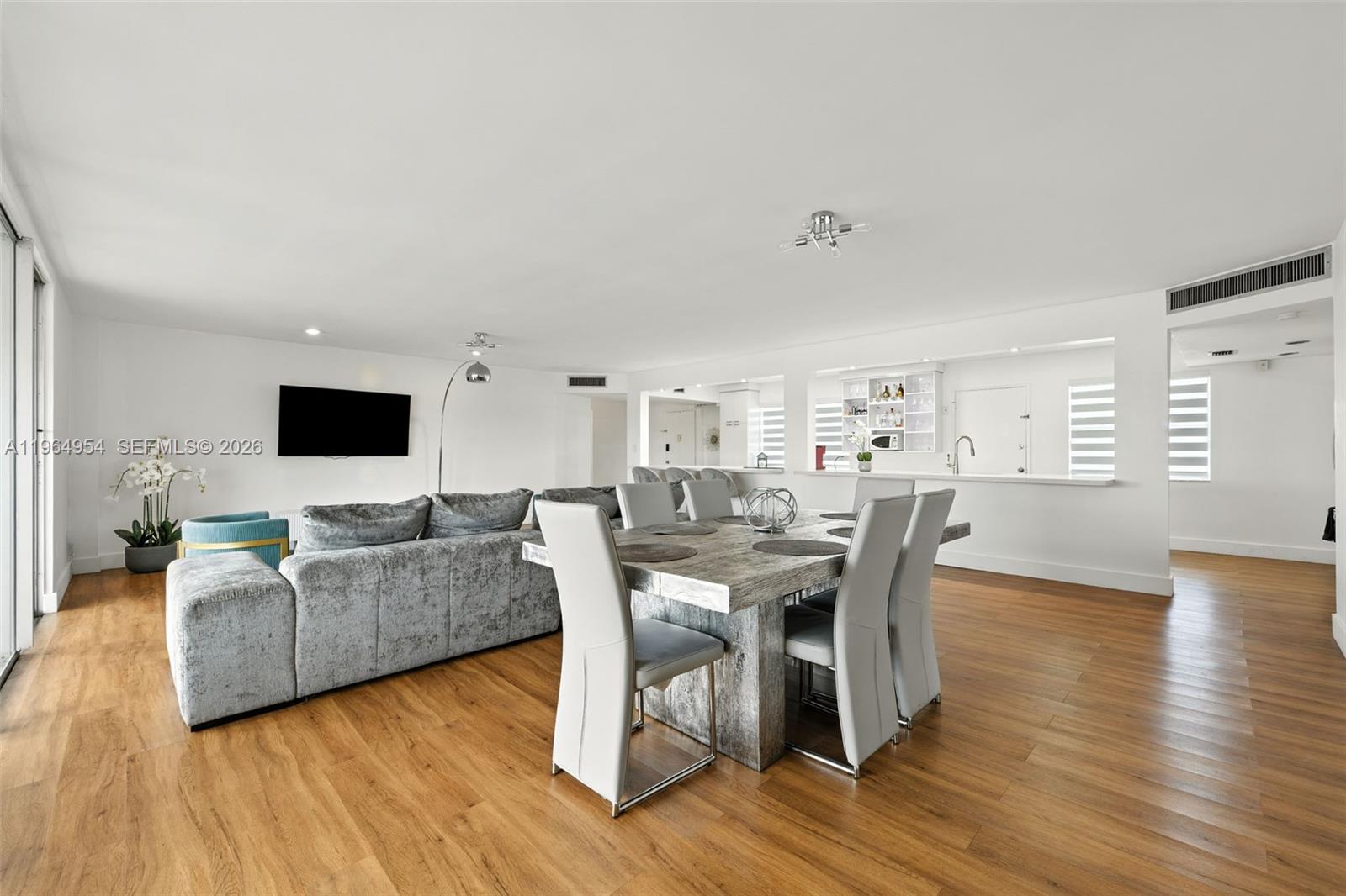 1350 NE 191st St #B307 Miami, FL 33179