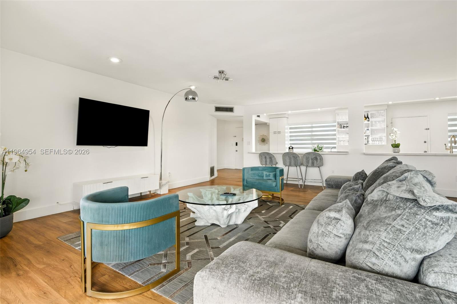 1350 NE 191st St #B307 Miami, FL 33179