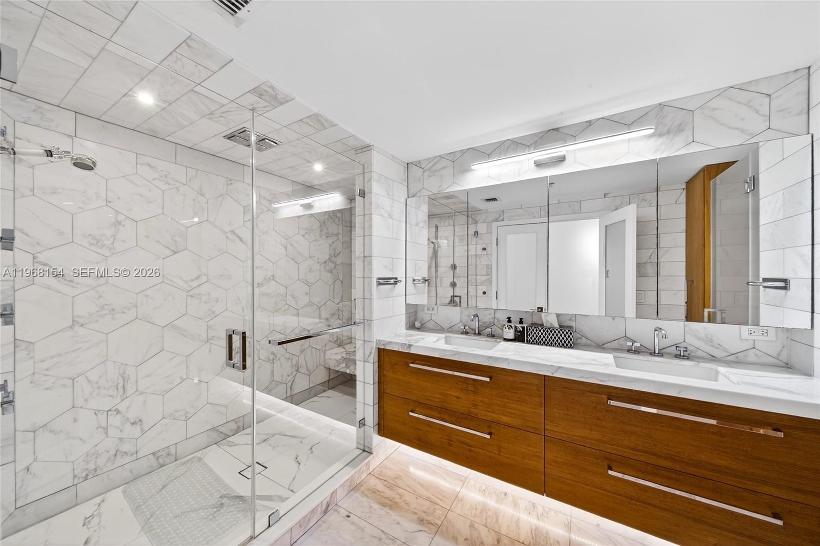 image Blue on the Bay28