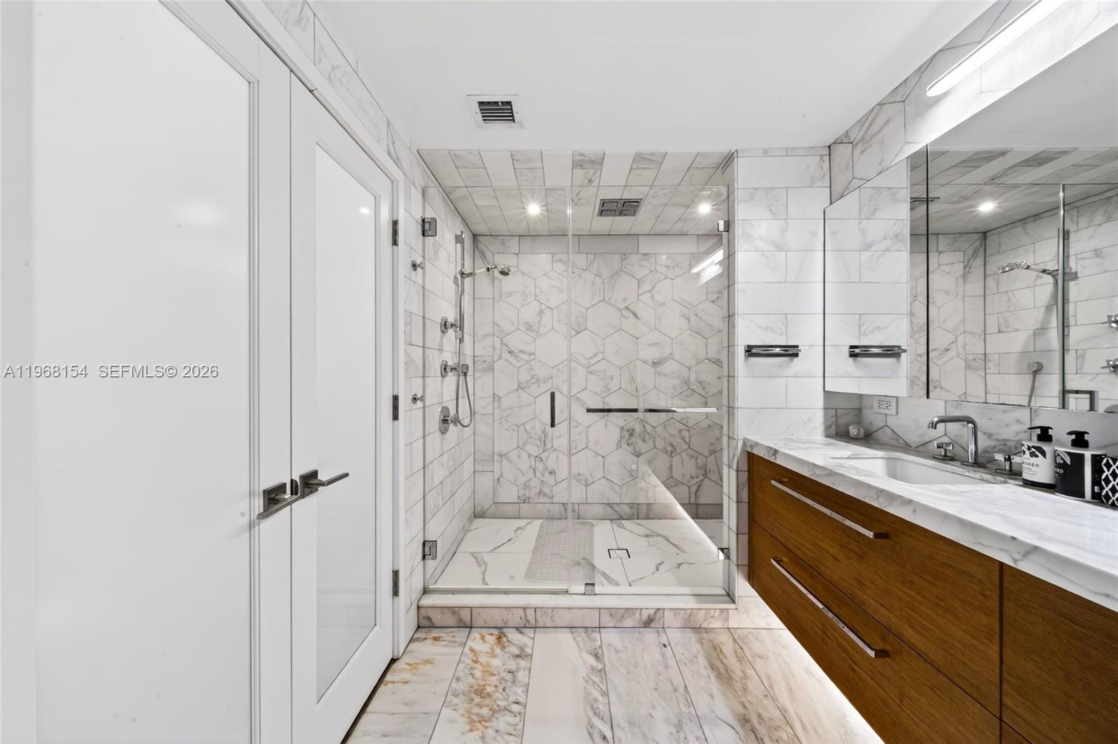 image Blue on the Bay29