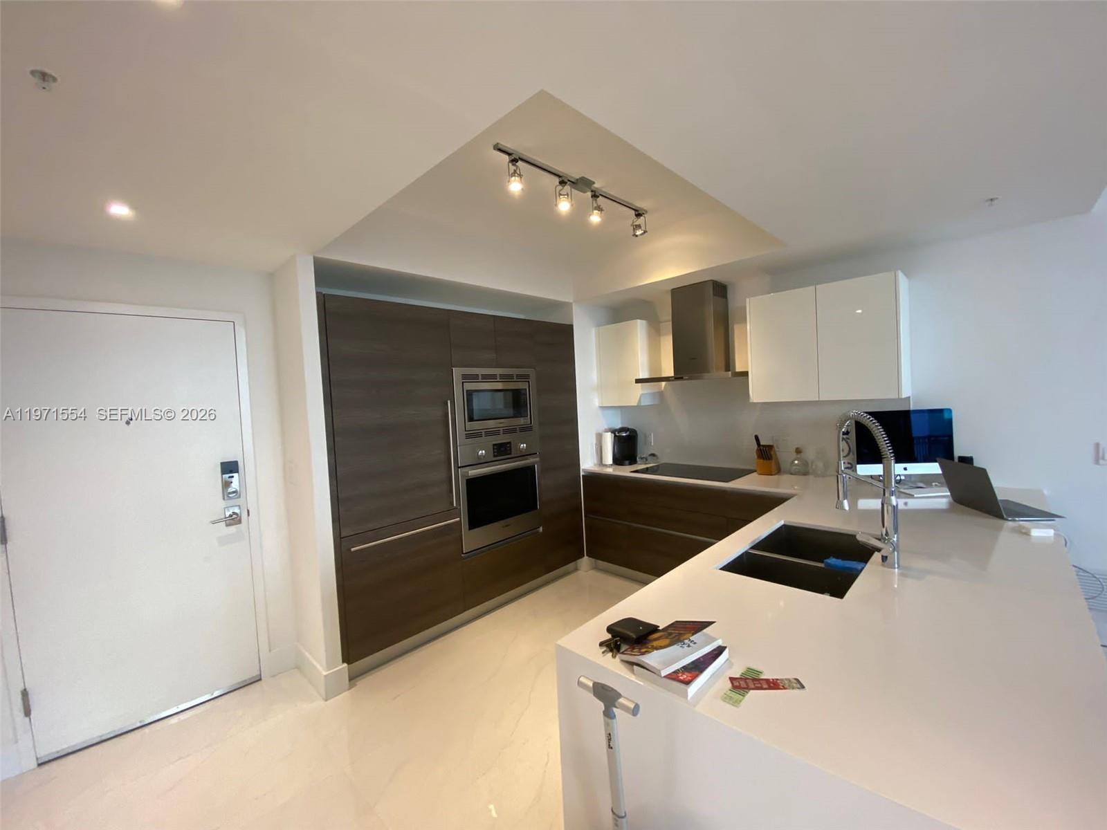 301 Altara Ave #805 Coral Gables, FL 33146