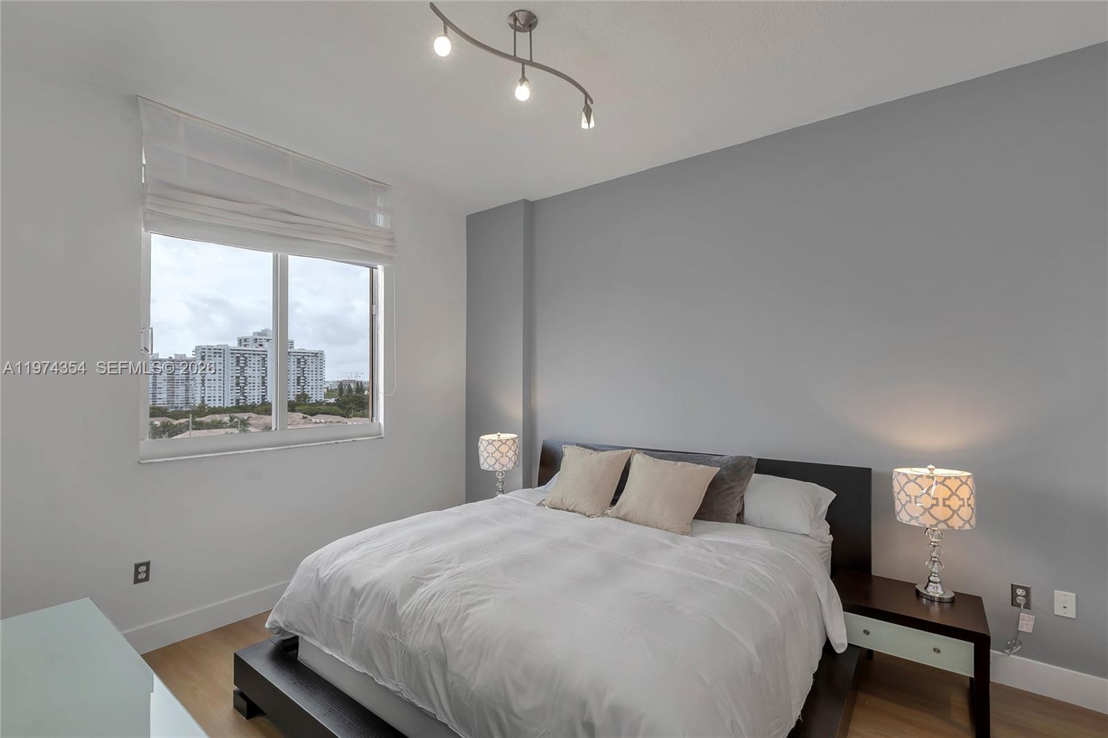 image The Venture at Aventura9